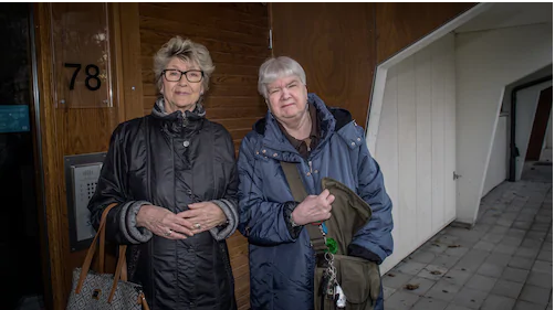 Grannarna Anita Oliverstedt och Anita Johansson är några av de boende som drabbats. Foto: Magnus Hallgren